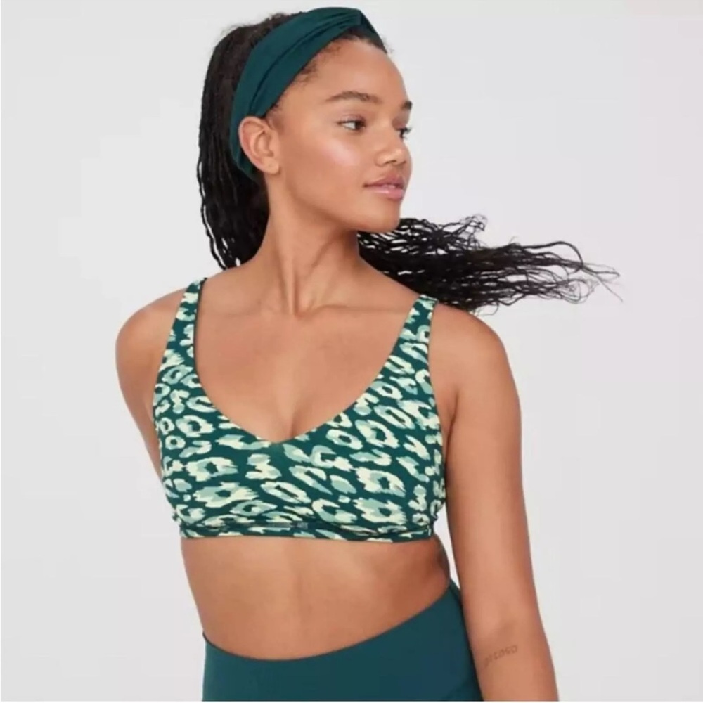 NWOT Aerie Goals forest green leopard print sports bra L